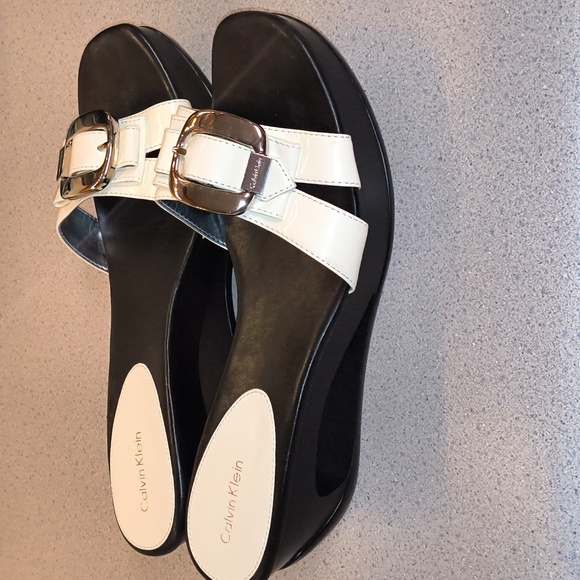 Calvin Klein Brand White Genuine Leather Wedge Sandals- 2 1/2 Inch Heels-New - Picture 4 of 9